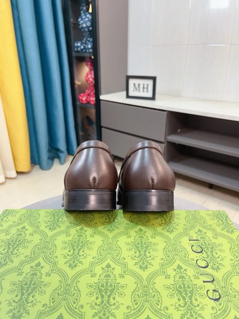 Men's shoes 💰500🌹🌹Niuli [GUCCI Gucci] A new style of formal men's leather shoes is coming~ The original quality upper is made of patent leather imported from Italy, the leather is soft and delicate, comfortable and soft first-layer cowhide lining, rubber wear-resistant outsole, the shoe shape is dignified and domineering, and the luxury charm cannot be concealed! The natural and free nouveau riche leads the trend. Code number: 38-44